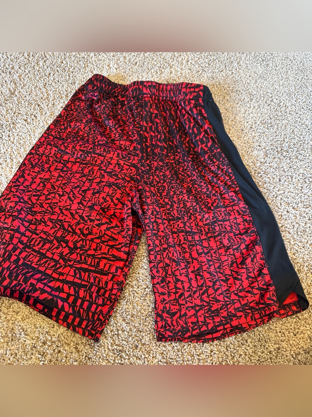Under Armour Youth Large Red & Black Athletic Shorts loose Gym shorts